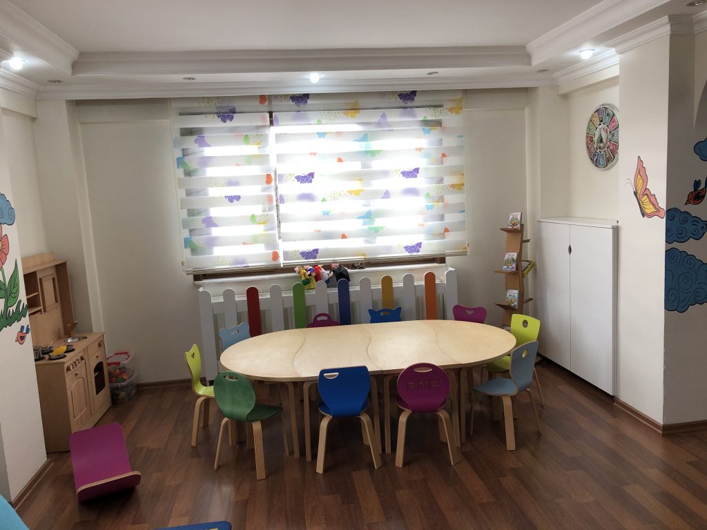 Doğal Ahşap Dokunuşuyla Özgün Anaokulu Mobilyaları