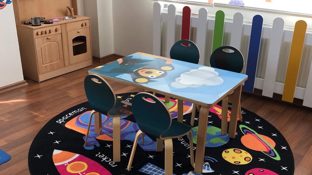 Anaokulu Mobilyaları: Ahşabın Sıcaklığı ve Doğallığı